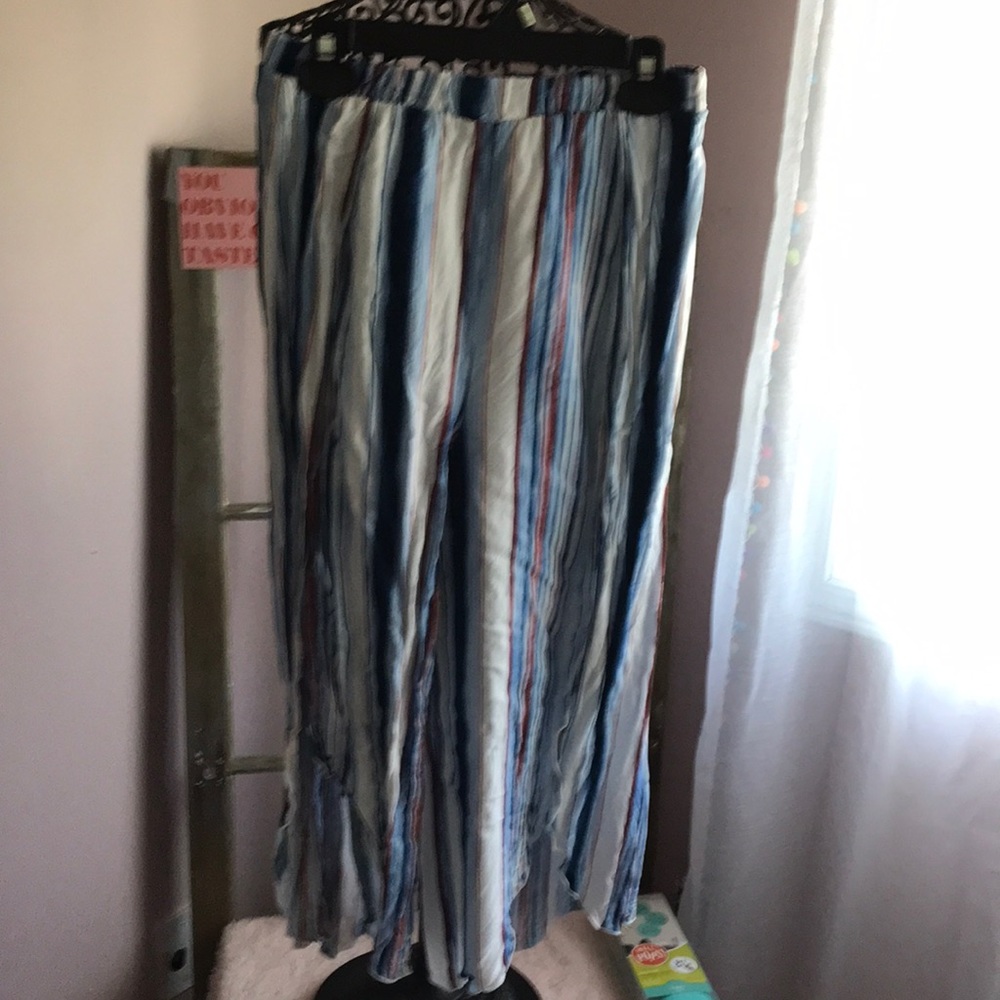 Lavender fields size medium, palazzo pants.